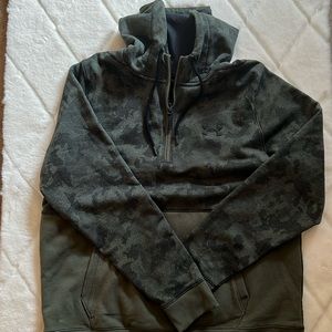 Underarmour Mens hooded sweatshirt. Army green color.